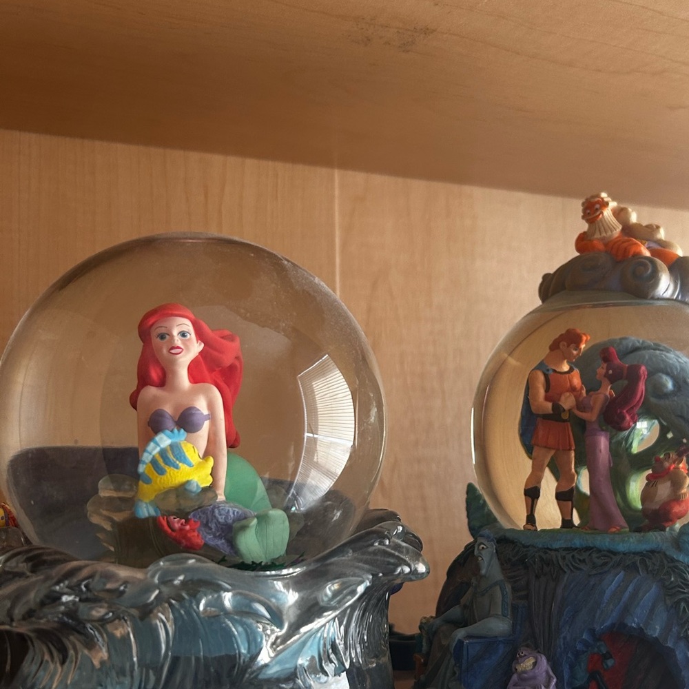 VINTAGE airel snow globe 1997